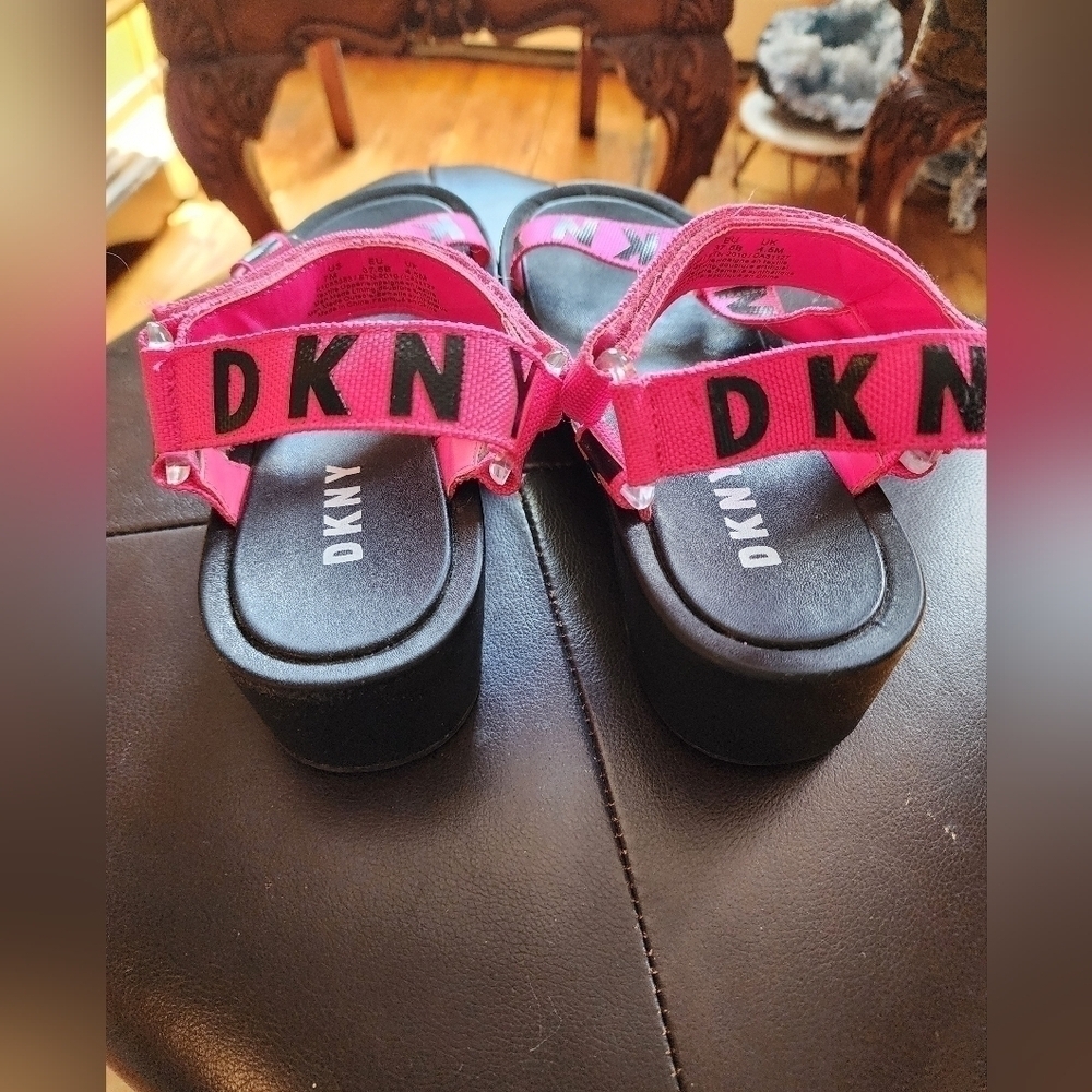 DKNY Logo Ayli Women's Platform Strappy Sandals Size 7 Hot Pink/Black - Picture 3 of 5